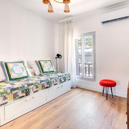 Appartement Place Des Halles Sete Bagian luar foto
