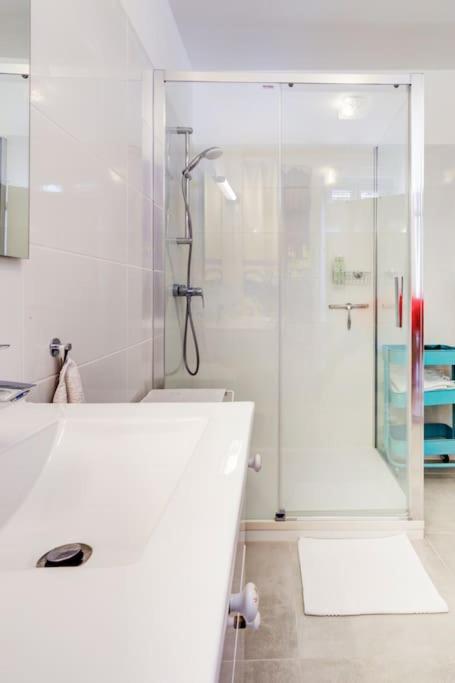 Appartement Place Des Halles Sete Bagian luar foto