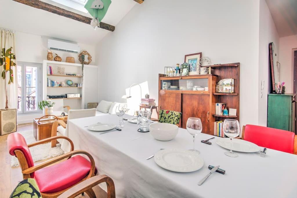 Appartement Place Des Halles Sete Bagian luar foto