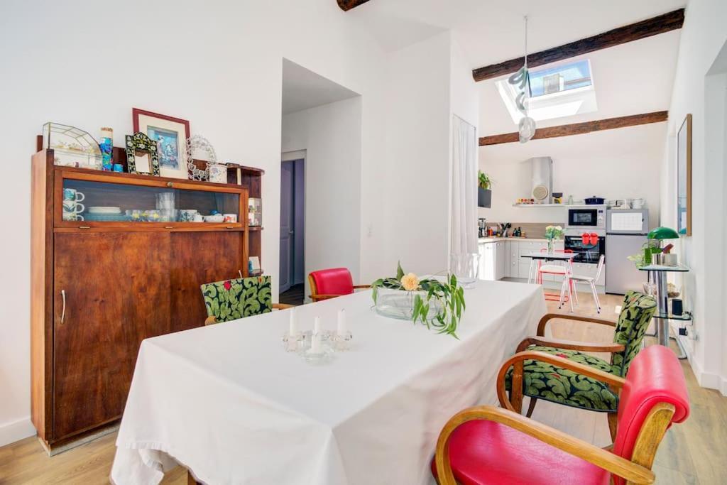 Appartement Place Des Halles Sete Bagian luar foto