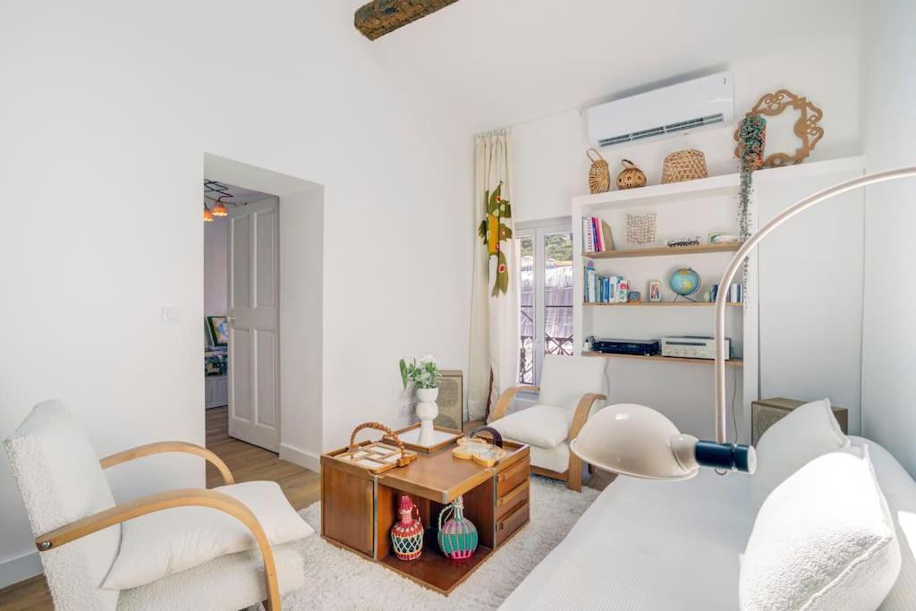 Appartement Place Des Halles Sete Bagian luar foto