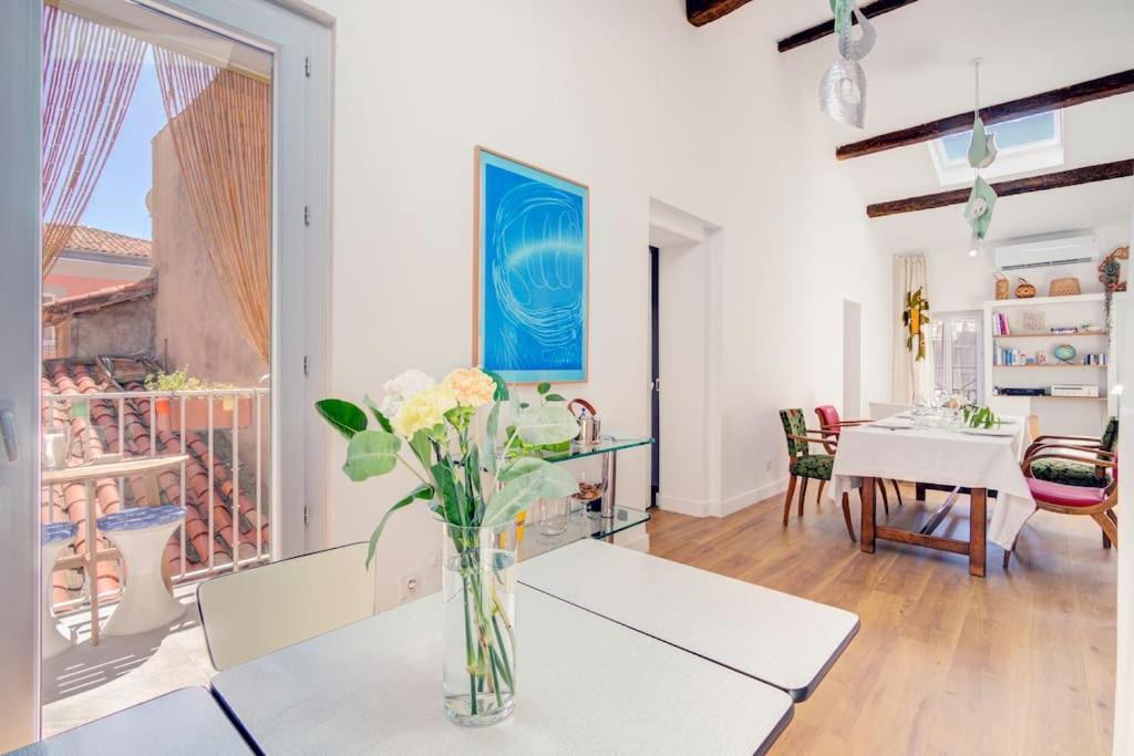 Appartement Place Des Halles Sete Bagian luar foto